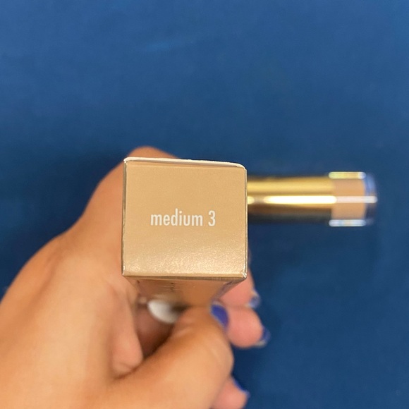 Stila Pixel Perfect Concealer in Medium 3 full size - Picture 6 of 7